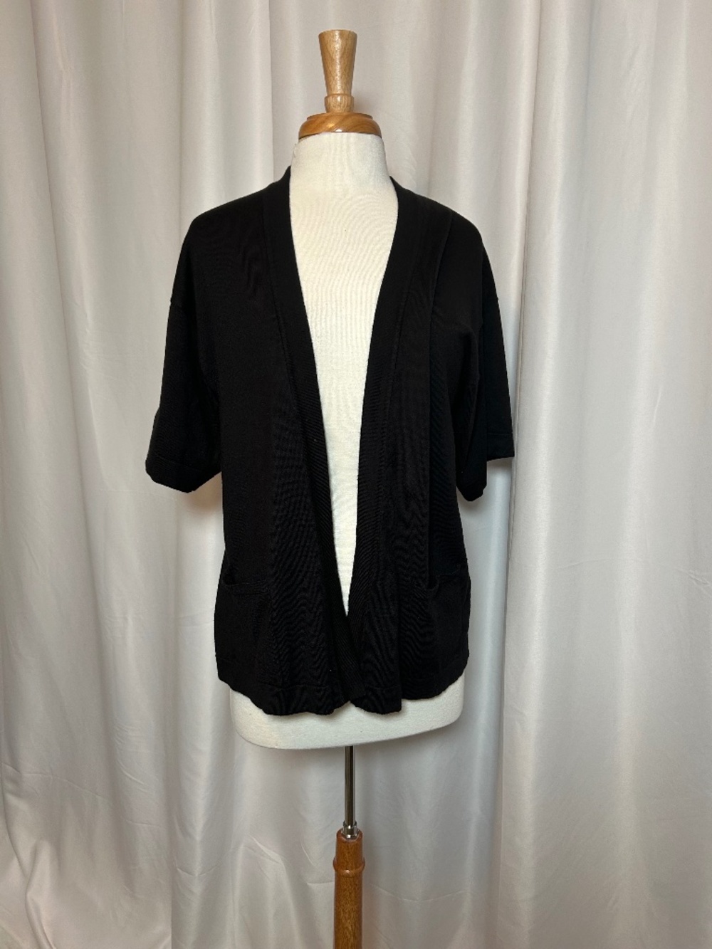 AUGUST SILK 3/4 BLACK OPEN FRONT CARDIGAN - SIZE MEDIUM